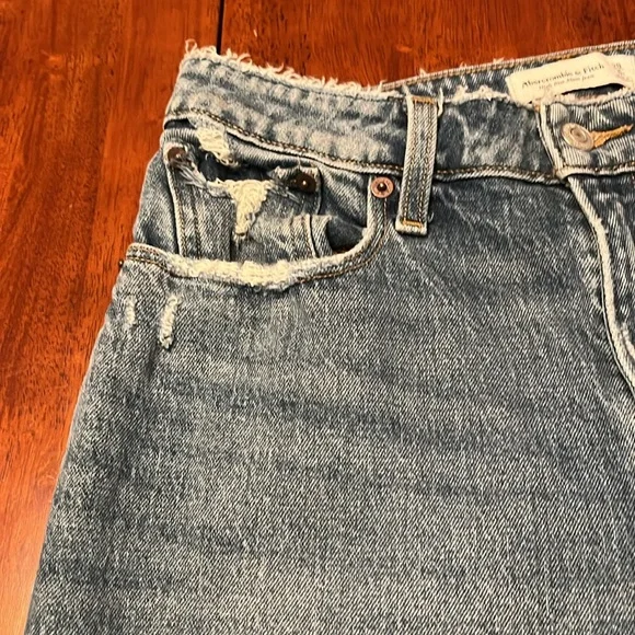 Abercrombie & Fitch High Rise Mom Jeans Size 28 or 6 Distressed - Picture 4 of 11